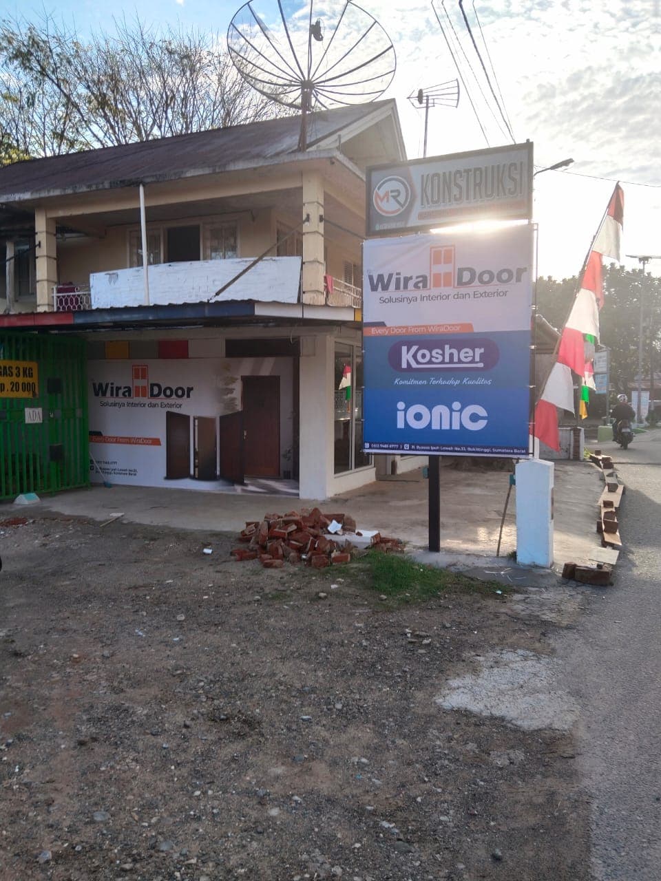 Showroom MR Konstruksi - Wiradoor Sumbar